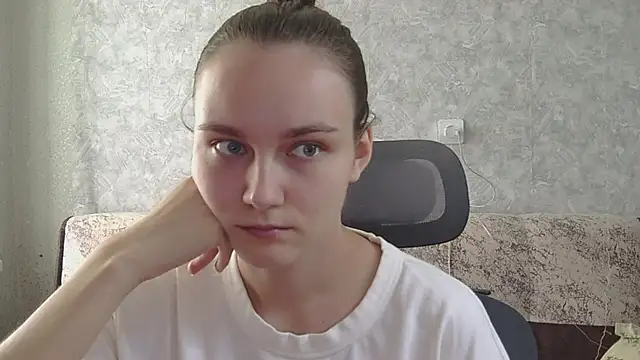 Snapshot of DolcezzaCream chatting on 05-28-26, 11:51 DolcezzaCream online show from 05-28-26, 11:51