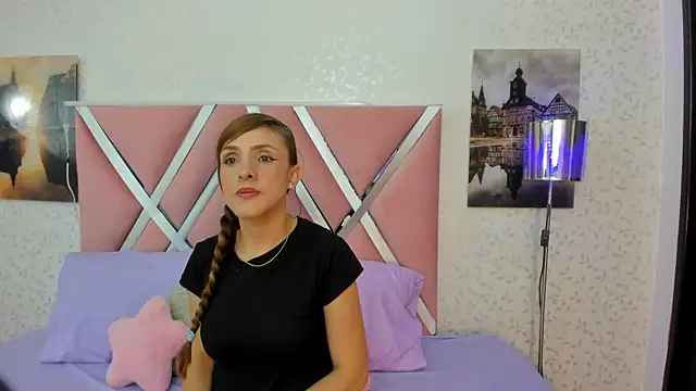 Snapshot of Nicoll_89 chatting on 05-21-26, 12:34 Nicoll 89 online show from 05-21-26, 12:34