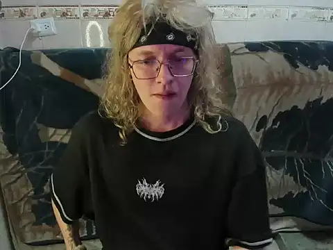 Snapshot of Jinnbooky chatting on 05-13-26, 04:32 Jinnbooky online show from 05-13-26, 04:32