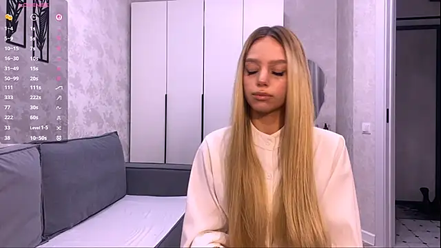 Mooniesiesita online show from 04-27-26, 08:29
