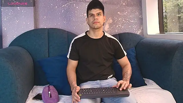 Snapshot of Derek_Voss chatting on 06-30-26, 01:01 Derek Voss online show from 06-30-26, 01:01