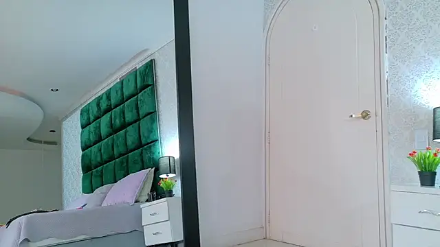 Elektradoll1 online show from 05-26-26, 11:50