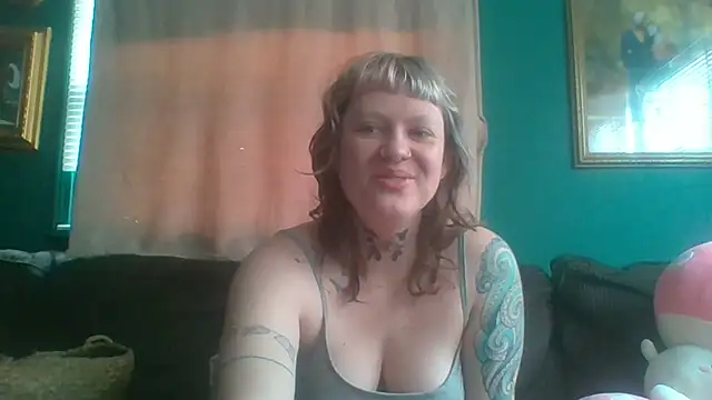 Snapshot of RosieSwitchBitch chatting on 05-11-26, 01:17 RosieSwitchBitch online show from 05-11-26, 01:17
