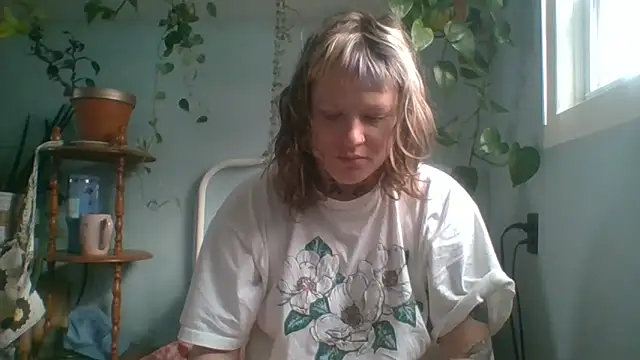 Snapshot of RosieSwitchBitch chatting on 05-19-26, 11:05 RosieSwitchBitch online show from 05-19-26, 11:05