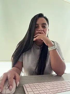 Just Adri online show from 04-24-26, 07:27