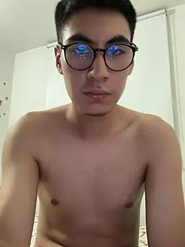 Aaron0305 online show from 07-06-26, 04:42