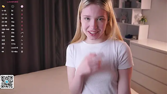 Snapshot of Sweet_Love_Lily chatting on 05-26-26, 08:27 Sweet Love Lily online show from 05-26-26, 08:27