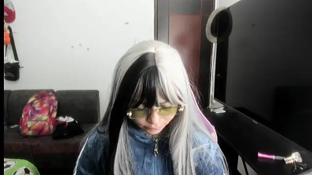 Snapshot of romina23 chatting on 05-10-26, 10:04 romina23 online show from 05-10-26, 10:04