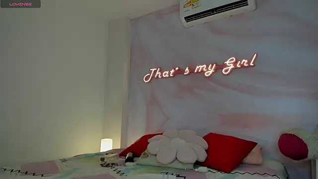 Iam Caami  online show from 07-16-26, 06:58