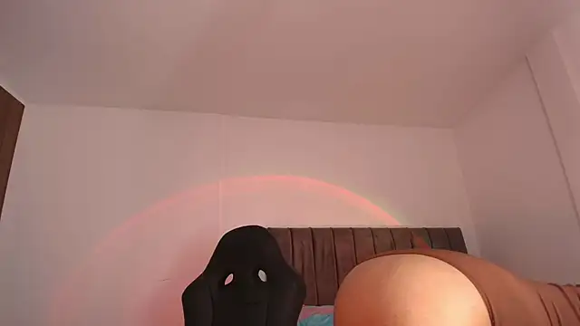 Snapshot of Nerea- chatting on 05-07-26, 01:11 Nerea- online show from 05-07-26, 01:11