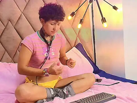 Zoe-xox online show from 04-28-26, 10:37