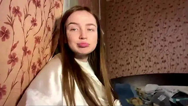 Chloooee online show from 05-05-26, 04:26