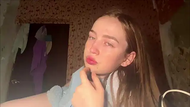Chloooee online show from 05-12-26, 03:20