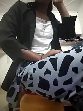 Snapshot of ESHA-LOVE chatting on 05-04-26, 12:28 ESHA-LOVE online show from 05-04-26, 12:28