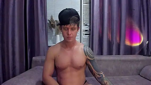 Snapshot of MarcoErra chatting on 06-07-26, 04:55 MarcoErra online show from 06-07-26, 04:55