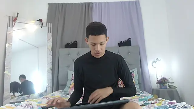 PhillipCox online show from 06-08-26, 01:22