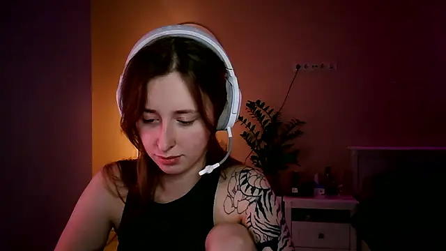 Snapshot of she_tora69 chatting on 06-11-26, 12:32 she tora69 online show from 06-11-26, 12:32