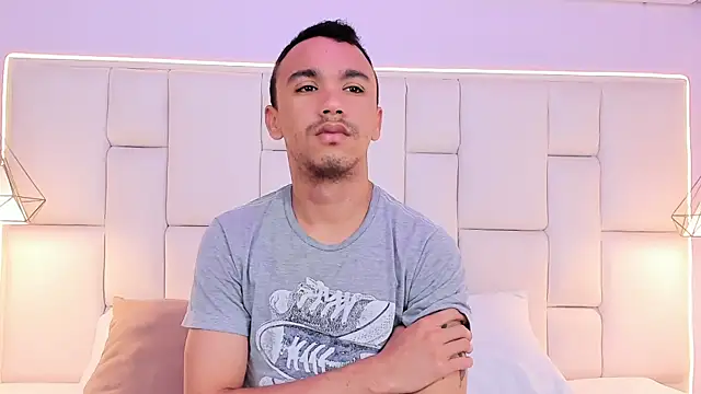 Snapshot of AndresSolorzano1 chatting on 05-02-26, 11:26 AndresSolorzano1 online show from 05-02-26, 11:26