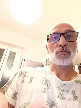 Snapshot of circusmale chatting on 04-30-26, 08:57 circusmale online show from 04-30-26, 08:57