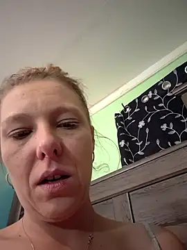 Snapshot of lickybaby26 chatting on 05-05-26, 05:04 lickybaby26 online show from 05-05-26, 05:04