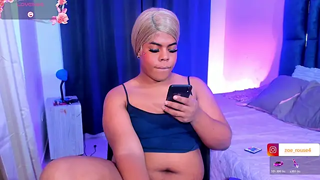 Snapshot of zoee_rose chatting on 06-11-26, 10:24 zoee rose online show from 06-11-26, 10:24