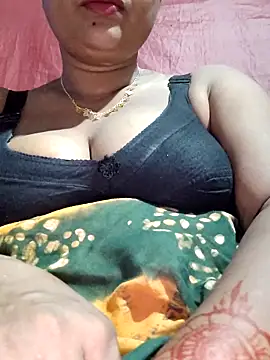 Snapshot of Gulapi_N chatting on 06-17-26, 04:41 Gulapi N online show from 06-17-26, 04:41