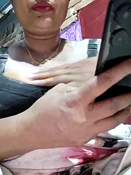 Snapshot of Gulapi_N chatting on 06-18-26, 11:47 Gulapi N online show from 06-18-26, 11:47