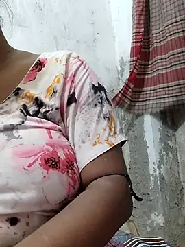 Snapshot of Gulapi_N chatting on 06-25-26, 11:48 Gulapi N online show from 06-25-26, 11:48
