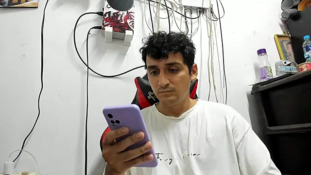 Snapshot of breiner_07 chatting on 05-12-26, 12:41 breiner 07 online show from 05-12-26, 12:41