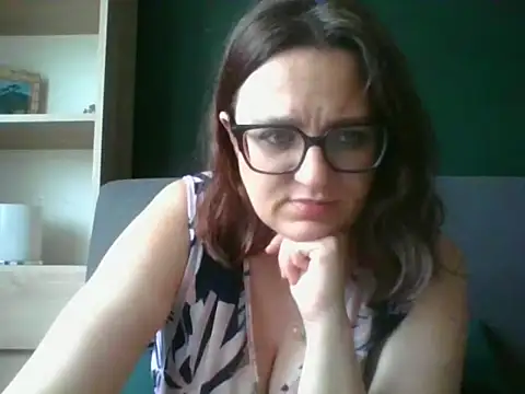 Snapshot of sensual_paris chatting on 06-10-26, 05:28 sensual paris online show from 06-10-26, 05:28