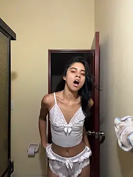 Snapshot of mia_moonna chatting on 05-21-26, 11:39 mia moonna online show from 05-21-26, 11:39