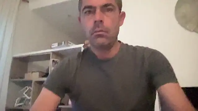 Snapshot of Riccardo86xx chatting on 04-30-26, 04:08 Riccardo86xx online show from 04-30-26, 04:08
