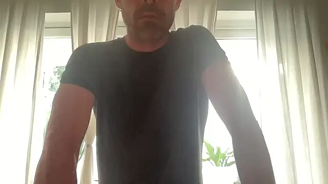 Snapshot of Riccardo86xx chatting on 05-22-26, 03:57 Riccardo86xx online show from 05-22-26, 03:57
