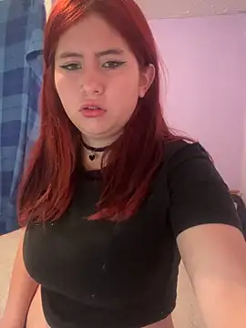 Snapshot of Caro_redd chatting on 05-22-26, 12:33 Caro redd online show from 05-22-26, 12:33