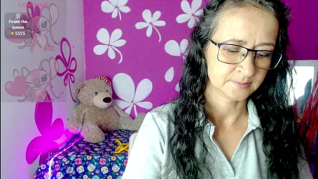 aura latinax online show from 04-28-26, 11:48