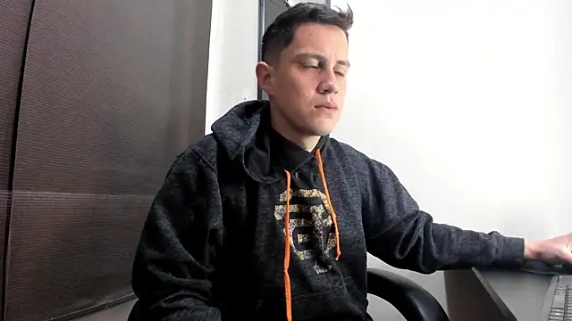 Snapshot of KendricTorres chatting on 05-21-26, 12:56 KendricTorres online show from 05-21-26, 12:56