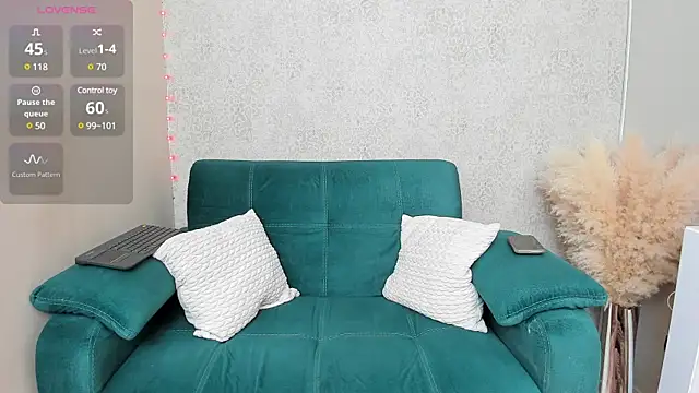 Snapshot of paolarey chatting on 02-19-25, 11:06 paolarey online show from 02-19-25, 11:06