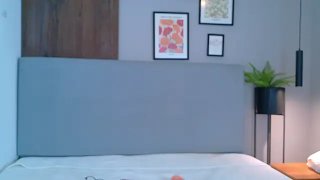 Snapshot of ZoeyPetit chatting on 07-19-26, 12:53 ZoeyPetit online show from 07-19-26, 12:53