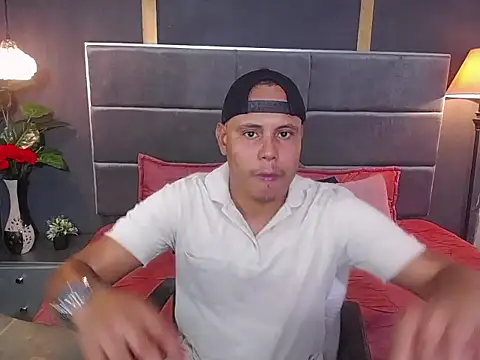 noah oliver1 online show from 06-11-26, 01:16