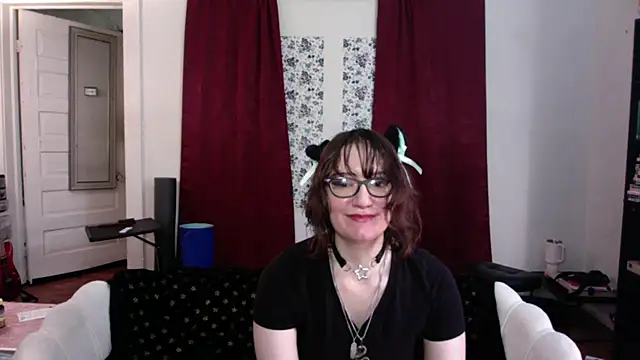 Snapshot of AnnywnBelle chatting on 05-28-26, 08:17 AnnywnBelle online show from 05-28-26, 08:17