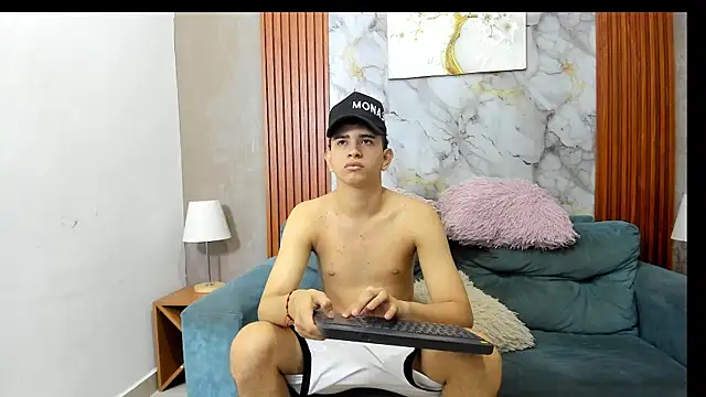LOVE GUYS1 online show from 07-13-26, 01:25