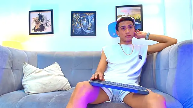 Snapshot of KING_BOYS2026 chatting on 07-18-26, 01:43 KING BOYS2026 online show from 07-18-26, 01:43