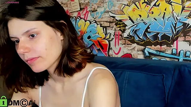 Snapshot of Kira_Be11 chatting on 06-25-26, 01:16 Kira Be11 online show from 06-25-26, 01:16