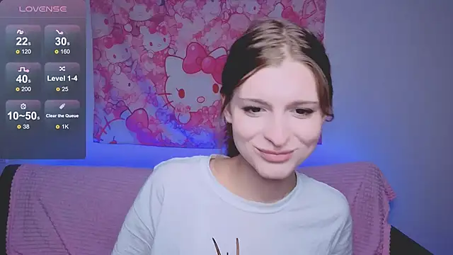 Snapshot of LouiseKane chatting on 06-13-26, 10:13 LouiseKane online show from 06-13-26, 10:13