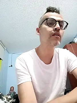 Snapshot of jairo43 chatting on 05-04-26, 10:11 jairo43 online show from 05-04-26, 10:11