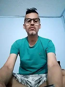 Snapshot of jairo43 chatting on 05-11-26, 02:23 jairo43 online show from 05-11-26, 02:23