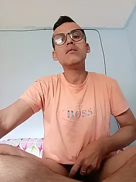 Snapshot of jairo43 chatting on 05-20-26, 04:35 jairo43 online show from 05-20-26, 04:35