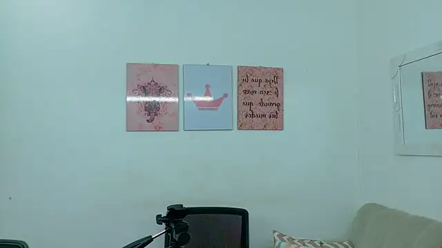 Snapshot of Zoe_rousse01 chatting on 05-16-26, 08:07 Zoe rousse01 online show from 05-16-26, 08:07