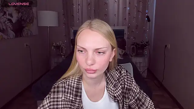 Snapshot of NancyGlamour chatting on 05-16-26, 09:50 NancyGlamour online show from 05-16-26, 09:50