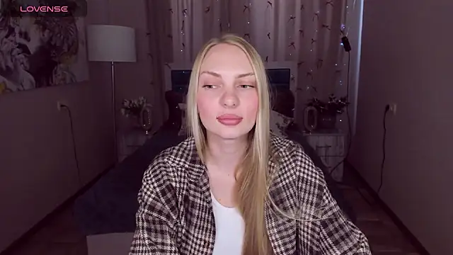 Snapshot of NancyGlamour chatting on 05-16-26, 10:36 NancyGlamour online show from 05-16-26, 10:36